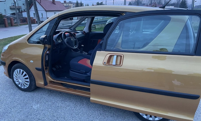 Peugeot 1007 cena 8850 przebieg: 109700, rok produkcji 2005 z Krośniewice małe 79